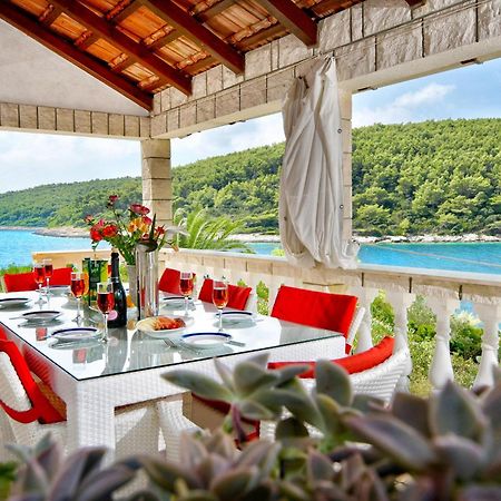Waterfront Villa With Pool ヴェラ・ルカ エクステリア 写真