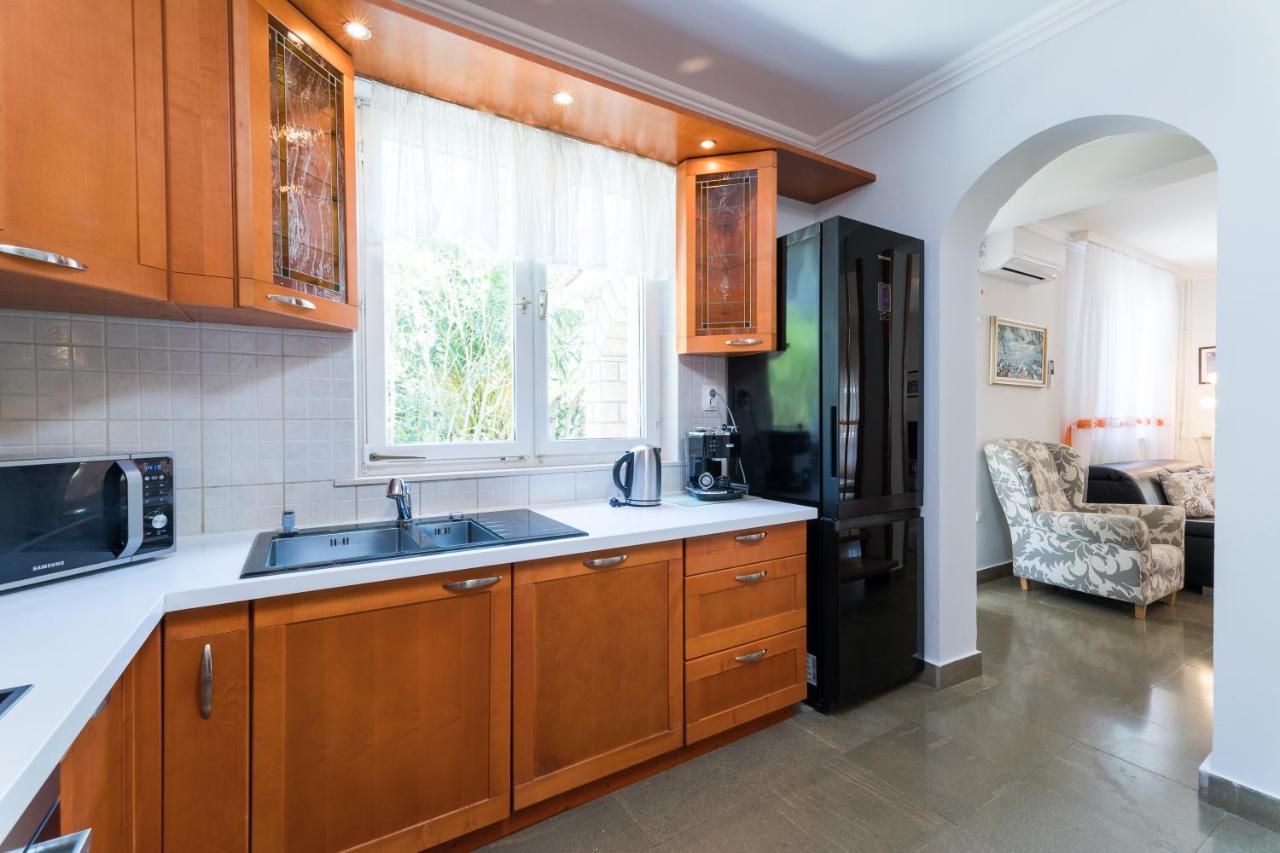 Waterfront Villa With Pool ヴェラ・ルカ エクステリア 写真