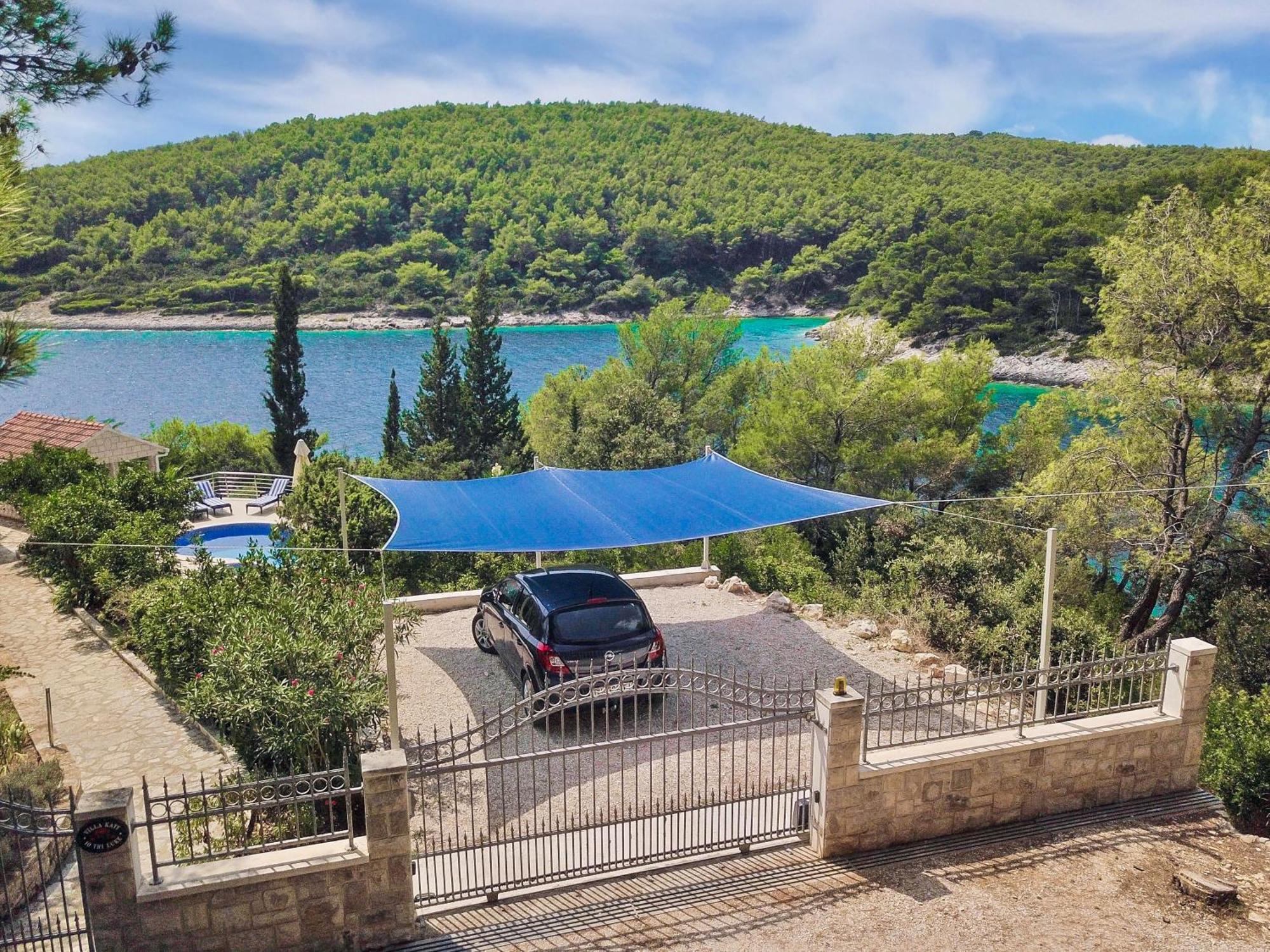 Waterfront Villa With Pool ヴェラ・ルカ エクステリア 写真
