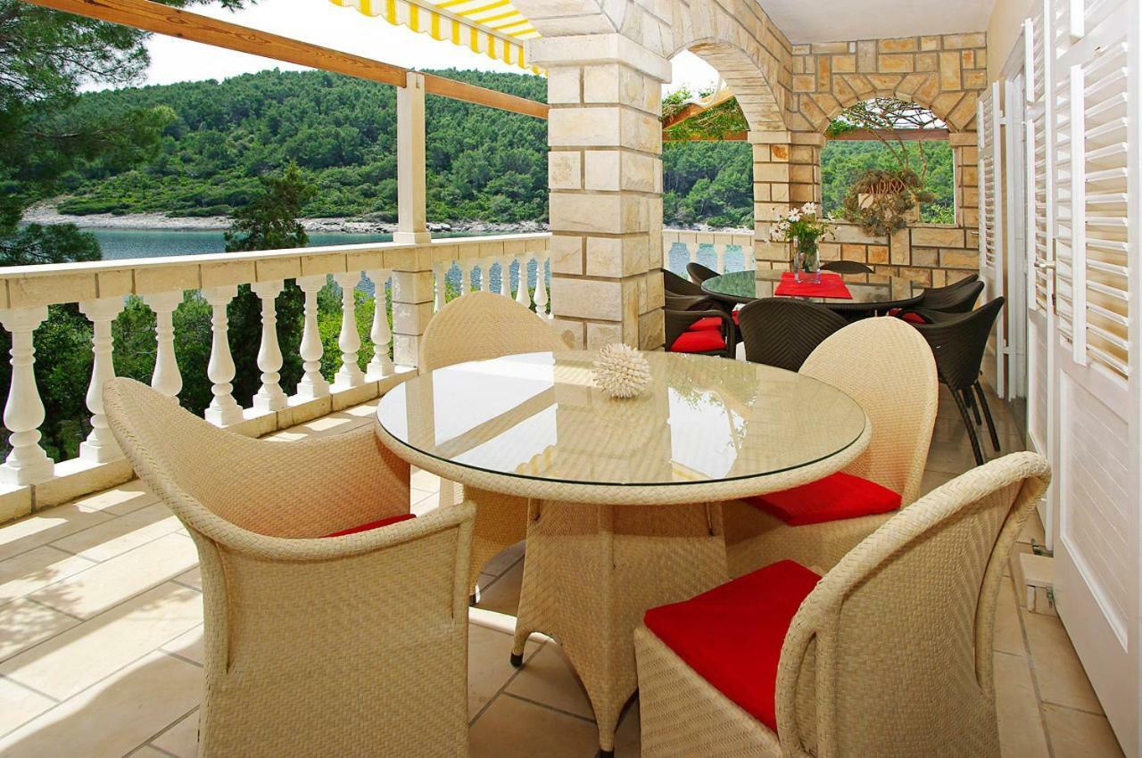 Waterfront Villa With Pool ヴェラ・ルカ エクステリア 写真