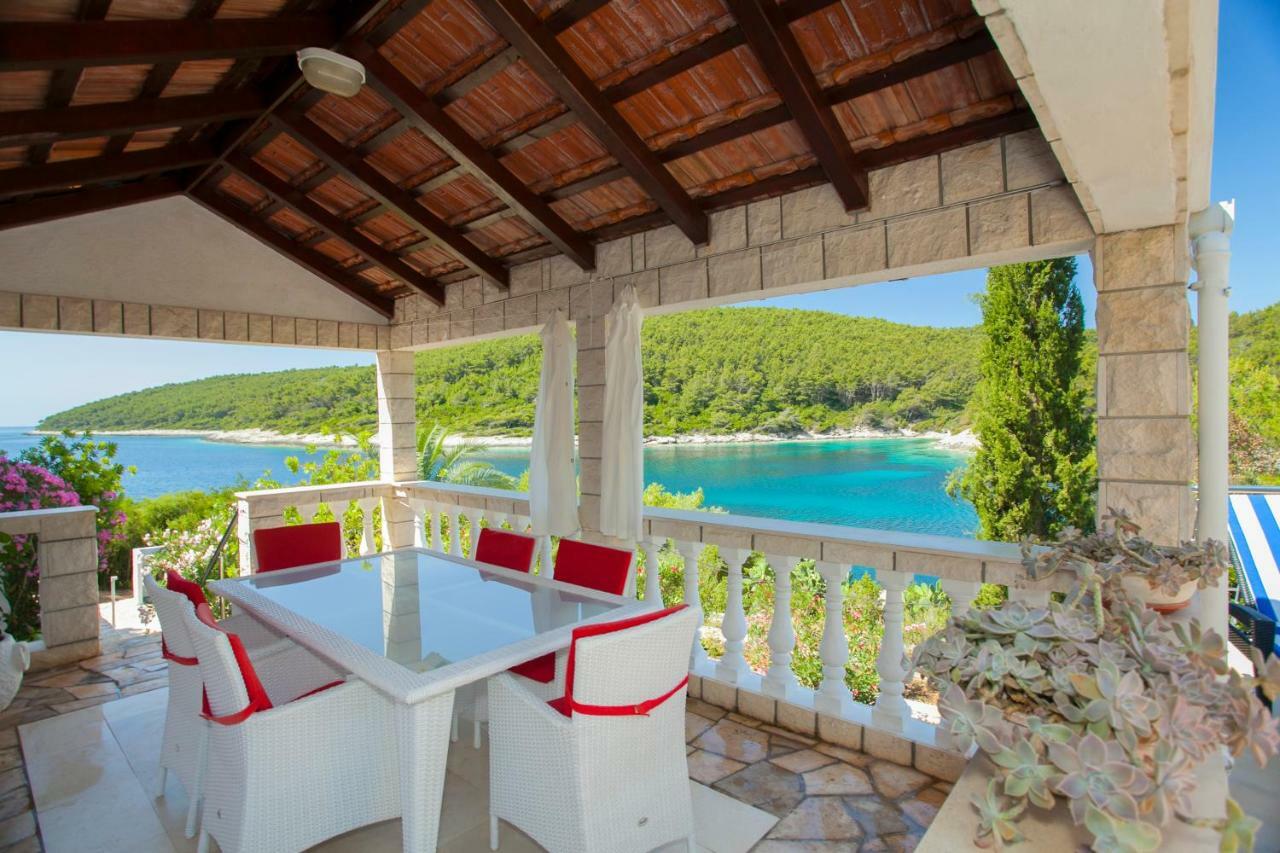 Waterfront Villa With Pool ヴェラ・ルカ エクステリア 写真