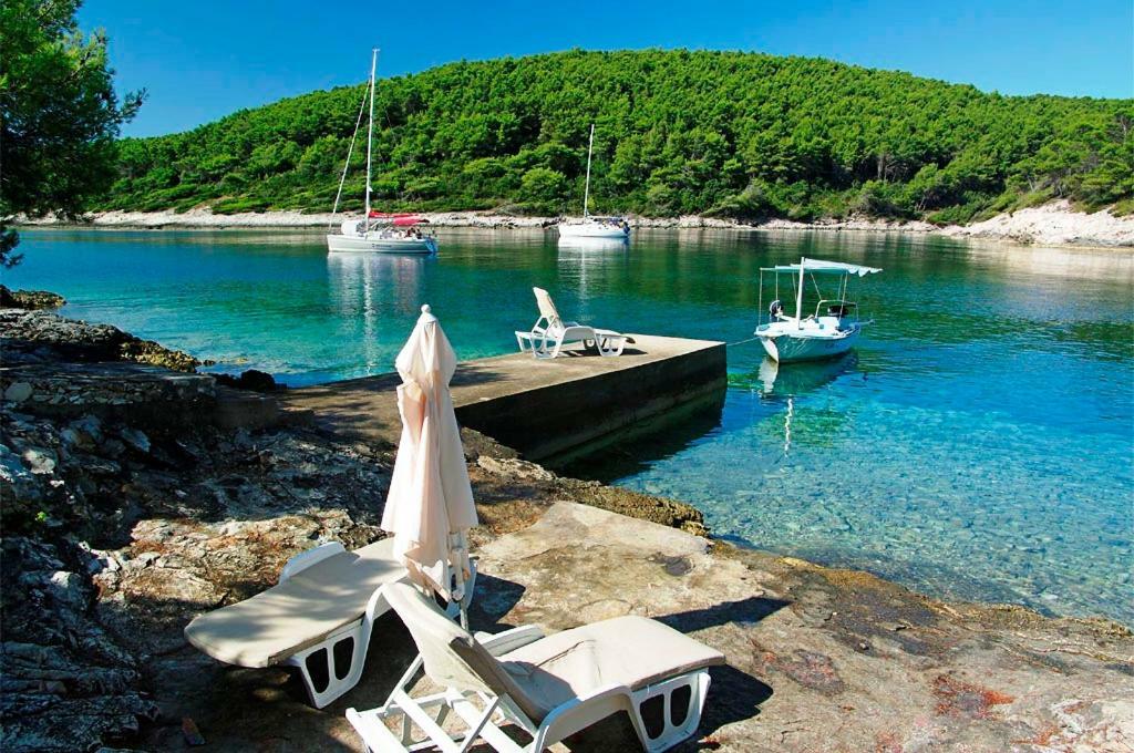 Waterfront Villa With Pool ヴェラ・ルカ エクステリア 写真