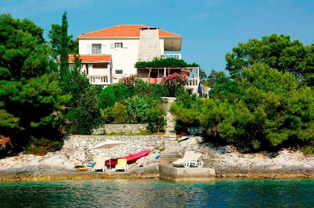 Waterfront Villa With Pool ヴェラ・ルカ エクステリア 写真